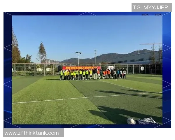 足球李先生的传奇人生与绿茵场上的梦想追逐之旅